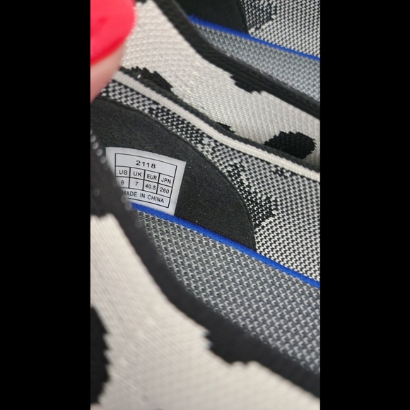 Womens size 9 cow print flats flexible stretch shoes black and white - Picture 5 of 5